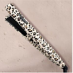 Beachwaver Co. Coast Pro Flat Iron - Catwalk with 3 Travel Size Products!